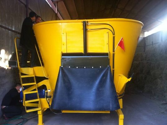 Miscelatore verticale di DOMANI del cucciolo dell'azienda lattiera 4m piccolo per le pecore